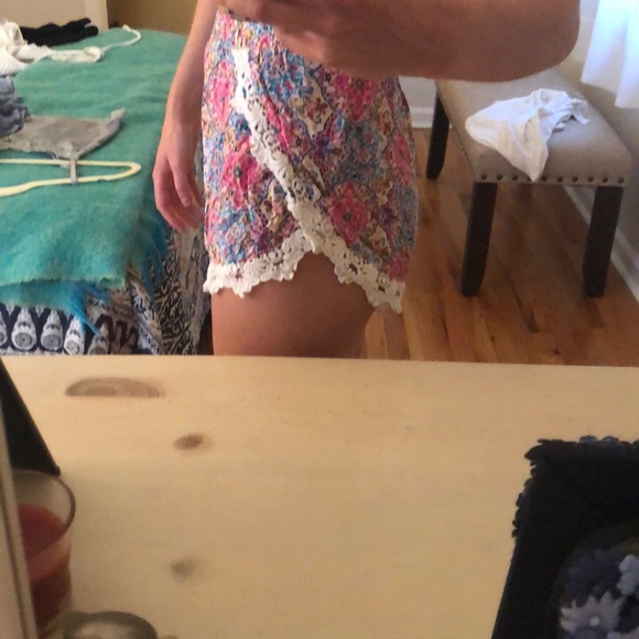 Floral lace trim shorts - Picture 5 of 5